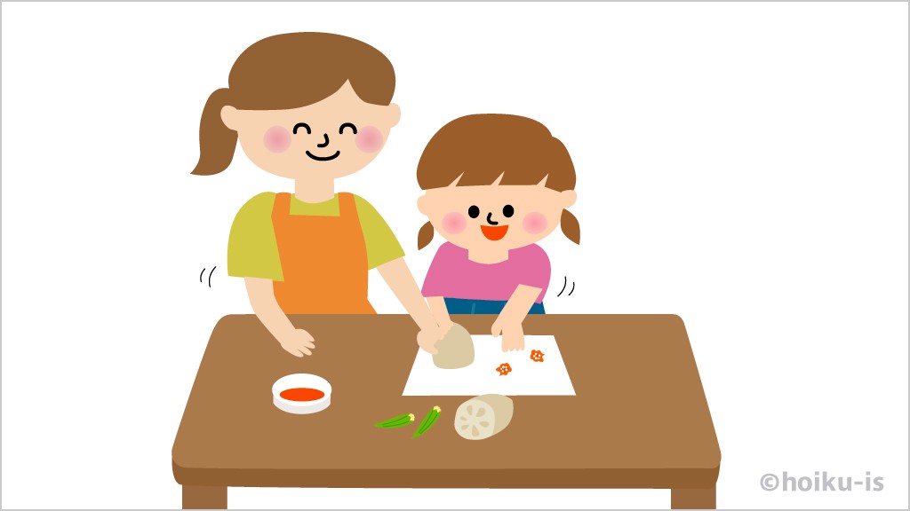 野菜スタンプをする子どもと保育士