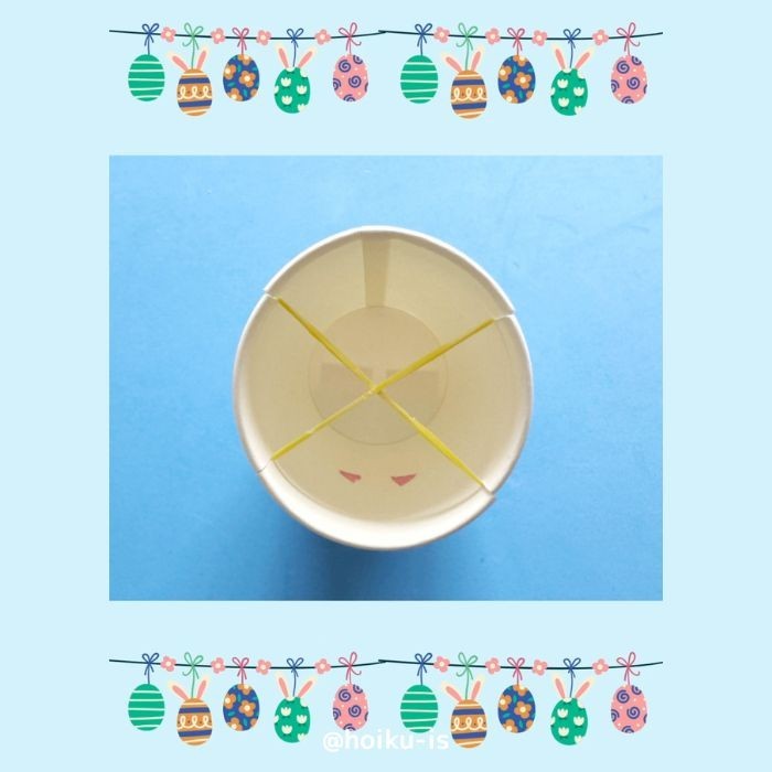 切り込みに輪ゴムをかける