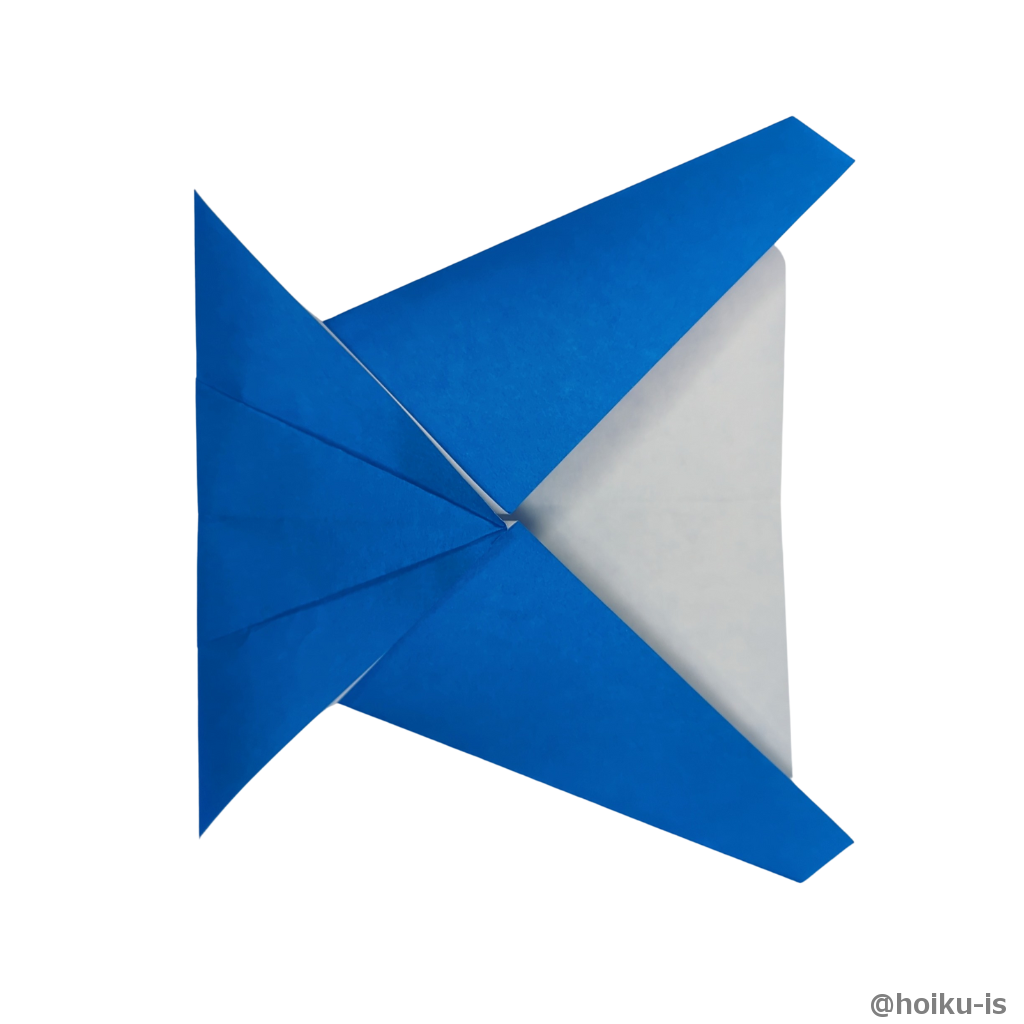 広げた部分を半分に折ります