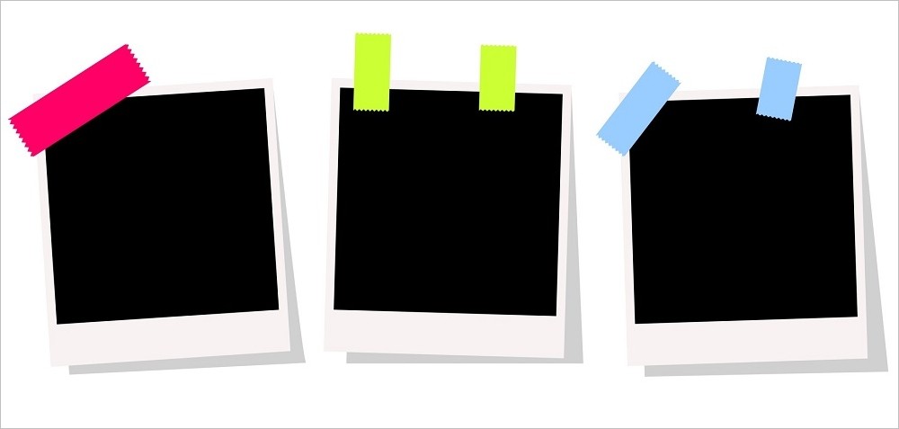 マスキングテープで貼られた3枚のスナップ写真