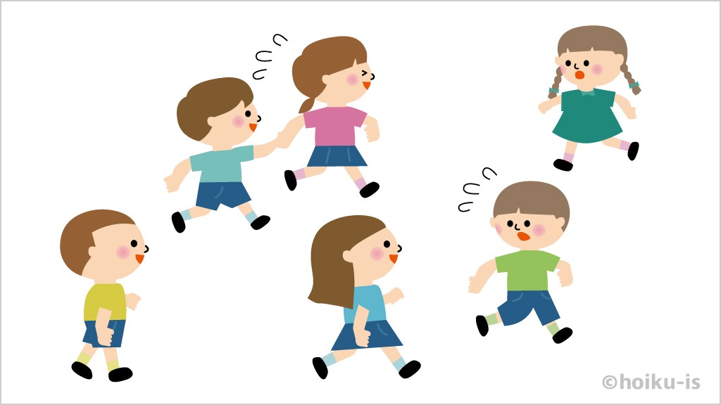 追いかけっこをしている子どもたち