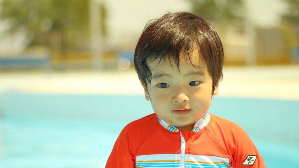 水着姿の子ども