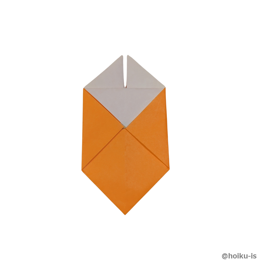 上、左右の角を真ん中に向かって折る